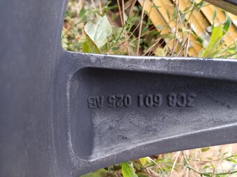 3C8601025AB prodám toto 18" alukolo s pneu - 3