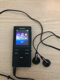SONY Walkman NW-E394 + Koss THE PLUG - 3