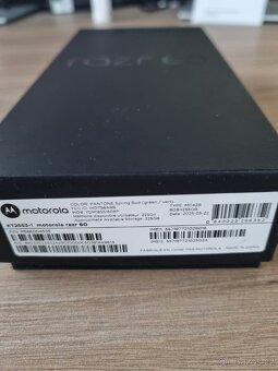 Motorola Razr 60 Pantone Spring - 3