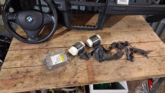 BMW e90, e91 palubní deska, airbagy - 3