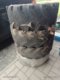 Prodám 3ks pneu + 1ks disk na UNC 060, 061 .10.0/75-15.3 - 3