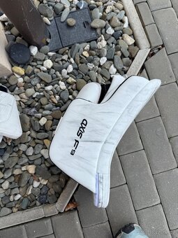 Vyrážečka CCM AXIS F9 - 3