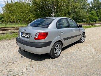 Kia Rio II sedan - 3