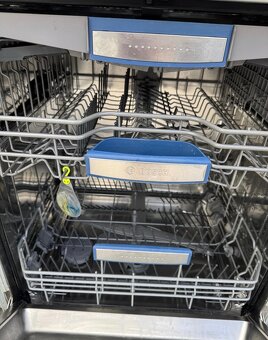 Vestavná nerezová myčka Bosch 3 koše, 14 sad - 3