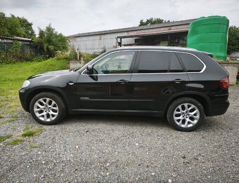 BMW X5 E70 3.0d facelift 7míst - 3