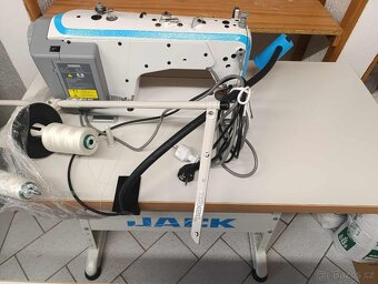 průmyslový šicí stroj JackA4 a overlock Jack E4-M03/333 - 3