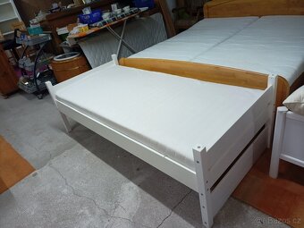 Prodám hezkou postel z masivu 90 x 200 cm - 3