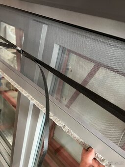 Plast hliníkové okno + el.plissé síť - 3