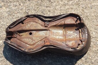Koupím poslední model sedla "kytary" pro Jawu 250/353 - 04 - 3