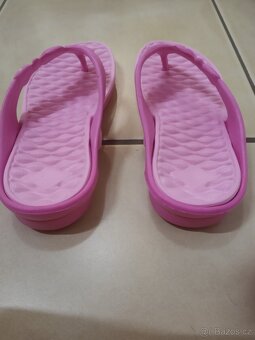 Prodáme dívčí nazouváky vel.31 - 3