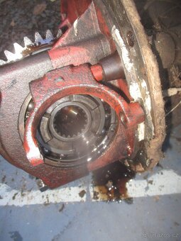 převodovka,diferenciál a hydraulické čerpadlo Multicar M 25 - 3