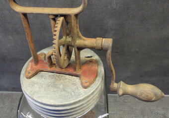 Starožitný ruční šlehač na máslo šlehačku.... - 3