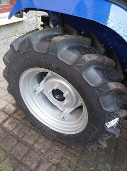 Malotraktor Farmtrac 26 4WD s kabinou,radiálky - 3