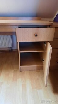 Psací stůl, šupliková skříňka a židle. - 3