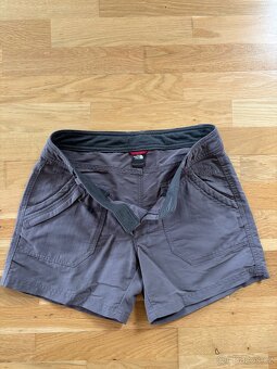 Šedé outdoorové kraťasy North Face vel. S/M - 3
