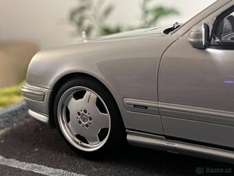 1:18 Mercedes-Benz E-Class E55 AMG - Silver - OttOmobile - 3