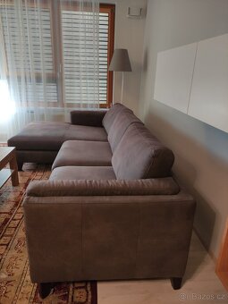 Kvalitní rohová sedací souprava, čalouněná záda - 3