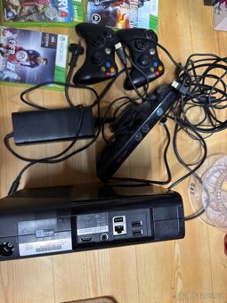 Xbox 360 plus 6 her a kinect - 3