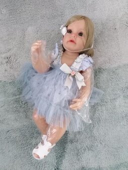 panenka celovinyl v modrých šatičkách, s botami - 3