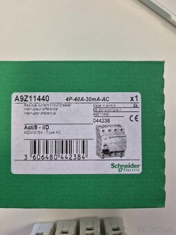 Schneider jističe, chrániče - 3