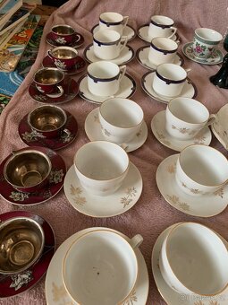 Úklid půdy 1: hrnečky, konvice, skleničky - 3