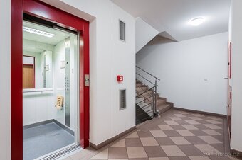 Garážového stání Husitská - Žižkov - 3