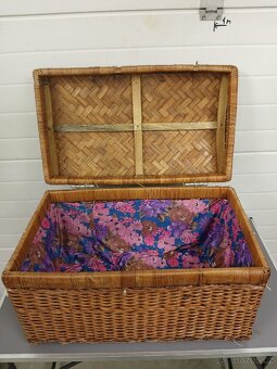 Starožitný proutěný kufr - 3