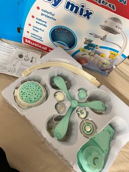 Kolotoč nad postýlku - 3