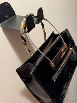 Dámská lesklá kabelka Gessy - 3