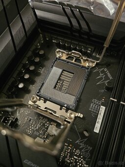 ROG strix B660-F gaming wifi - 3