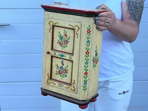 Dřevěná malovaná skříňka krásný kus - 3