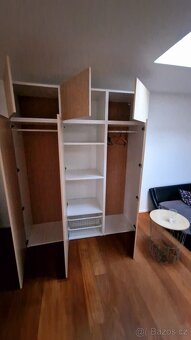 Velká šatní skřiň - 3