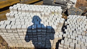 Prodám dlažbu Ferobet Cubes bílá excellent - 3