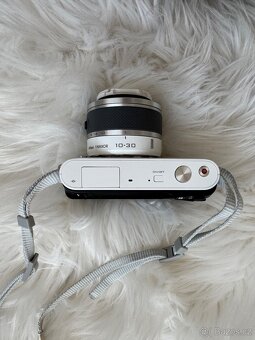 Fotoaparát Nikon 1 J1 + objektiv 10-30mm VR bílý - 3
