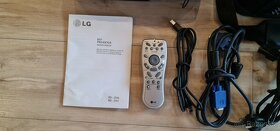 Projektor LG RD-JT40 - zánovní - nasvíceno 86h - lehce přeno - 3