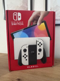 Nintendo switch OLED + HRA - téměř nepoužité - 3