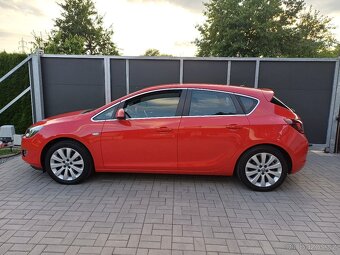 Benzínová Opel Astra 74066km... rok 2010 - 3