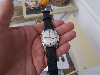 pekne funkcni hodinky prim rok  17 jewels 1973 - 3