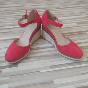 UZAVŘENÉ KLÍNOVÉ SANDÁLY | ČERVENÉ - 3