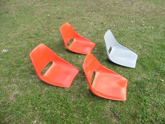 Tramvaj T3-červená sedačka - 3