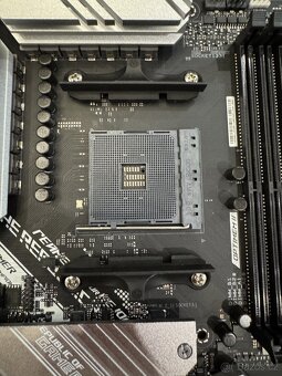 ASUS ROG STRIX B550-A GAMING - 3