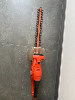 Elektrické nůžky na živý plot Black+Decker - 3