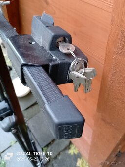 Uzamykatelné příčníky a 4 nosiče HAKR – kompletní sada - 3