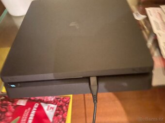 PS4 500 GB Slim - 3