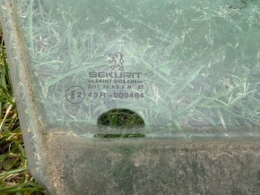 Peugeot 206 skla předních dveří - 3