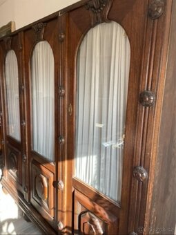 Starožitná šatní skříň - 3