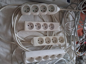 Prodám prodlužovací kabely 220V. - 3