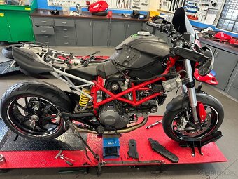 Ducati Hypermotard 796 - 3