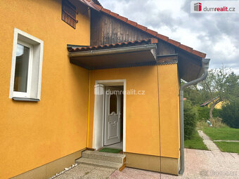 Krásný dvougenerační dům s garáží, rybníkem, velkou zahradou - 3