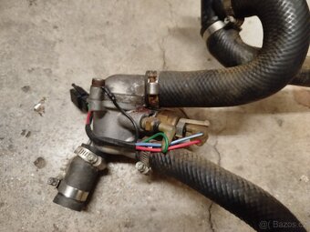 Yamaha Fzr 600 termostat ,hadice - 3